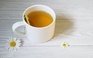 Tee gegen Blähungen – welcher Tee hilft bei Blähungen und Völlegefühl?