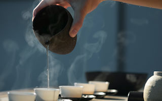 Teezubereitung: Wie heiß muss das Wasser sein um Tee zu kochen?